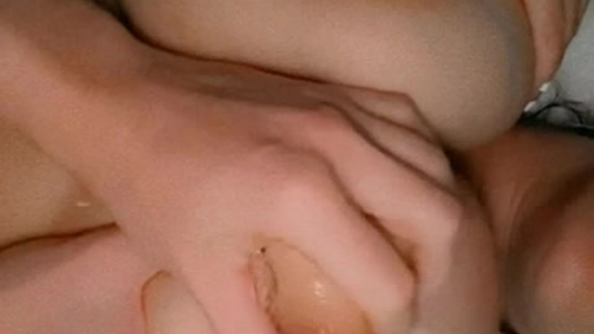 the way she touches her soft boobs and look ath the camera is exy AF