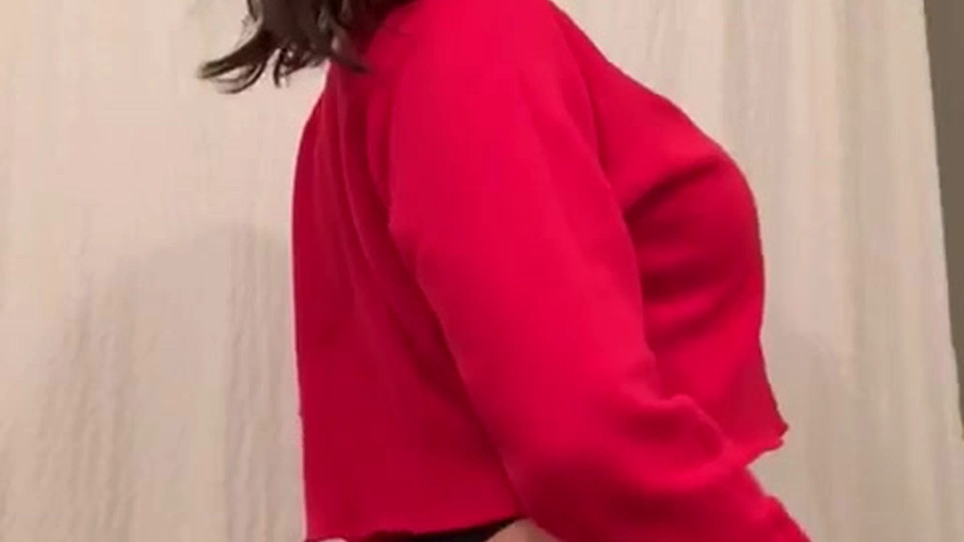 Karlee Grey shows her big ass in her underwear