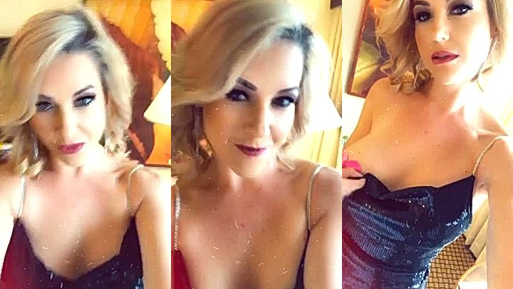 hot amazing chick Kit Mercer shows off her amazing titties