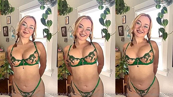 Emma Magnolia shows Off her Big Tits in a Bikini