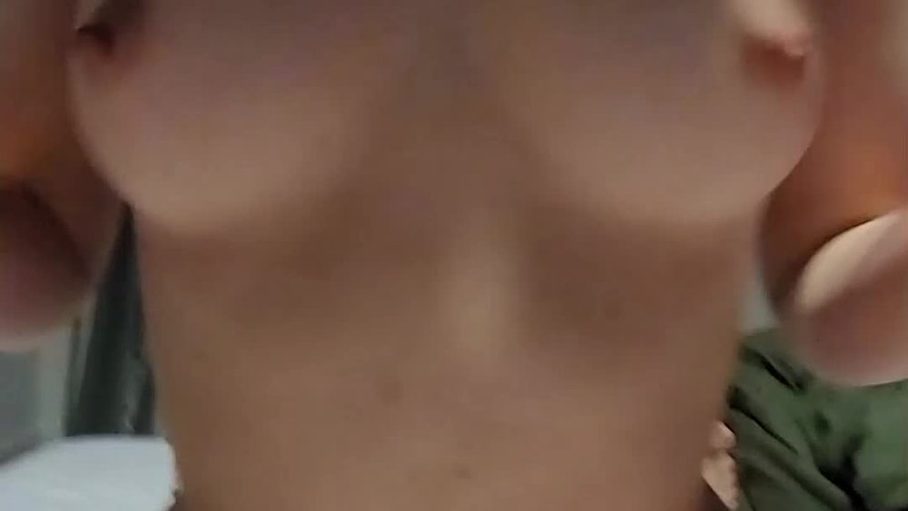 Nebraskawut had her amazing tities out