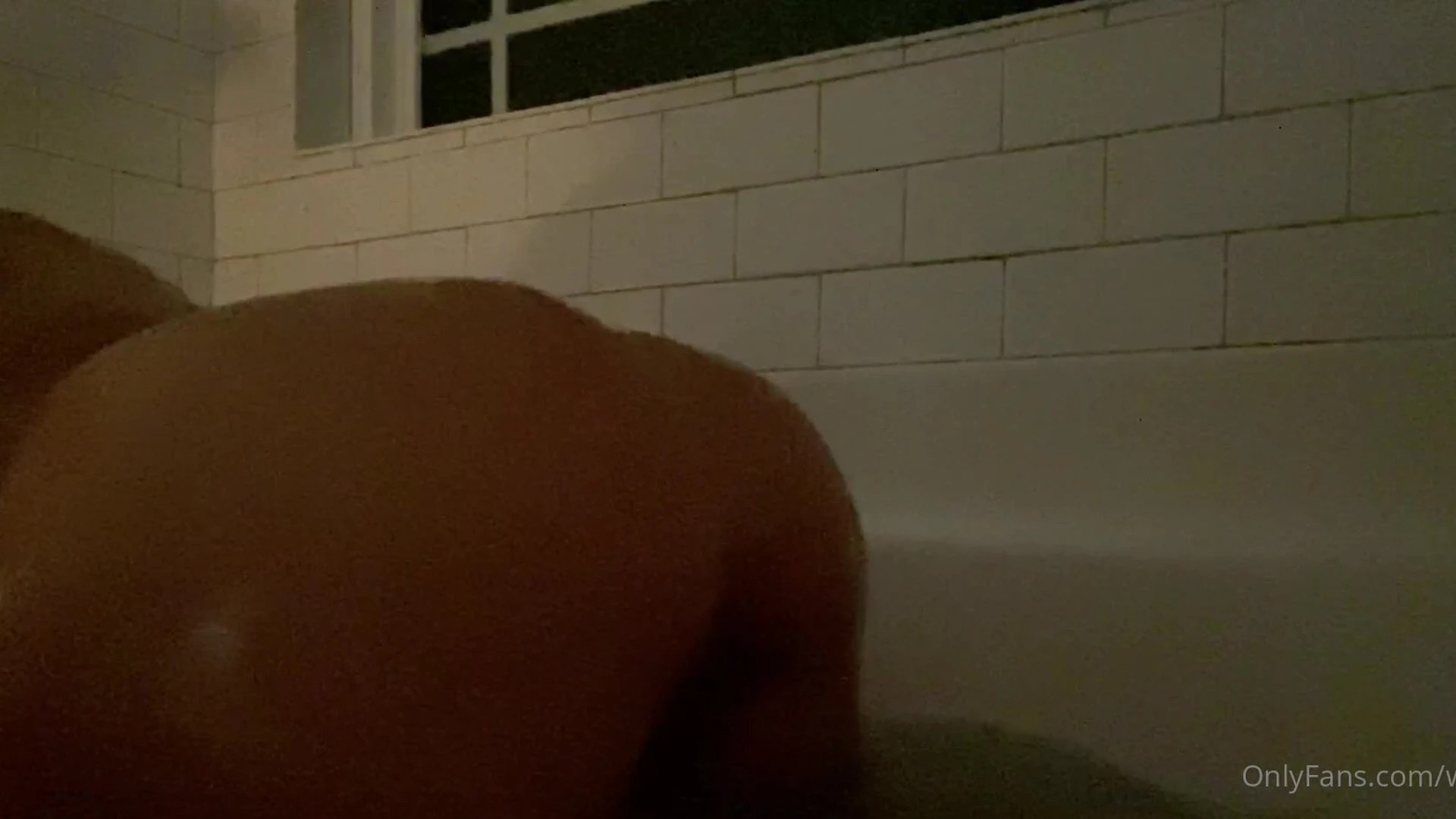sexy model pleasure herselfin the shower