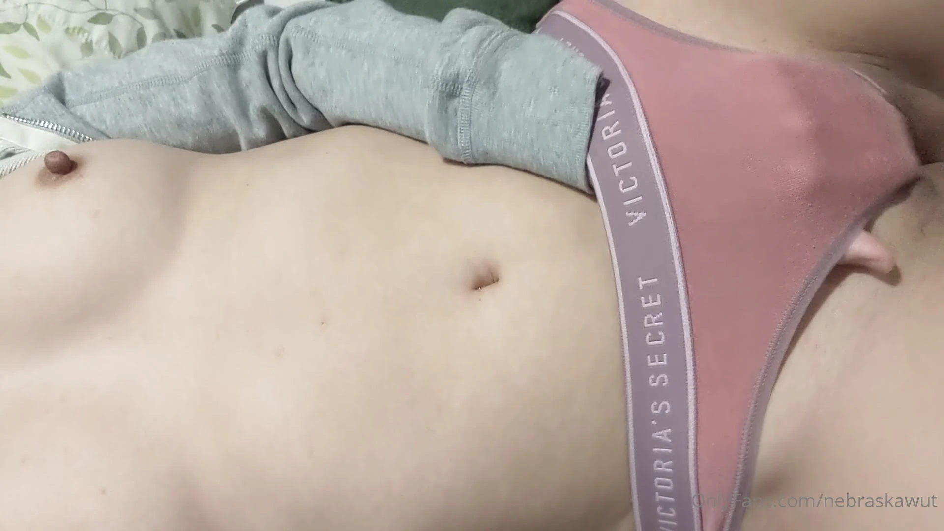 Nebraskawut shows her amazing tits while touching her juicy pussy