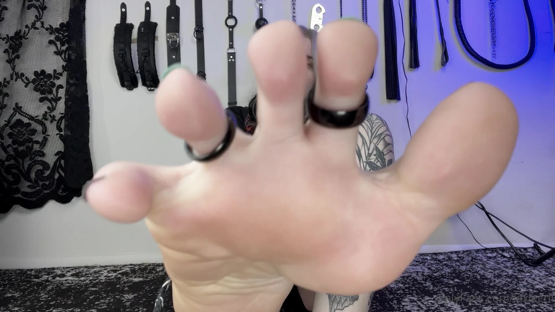 lexiegrll just got new feet rings, tell me you love them too