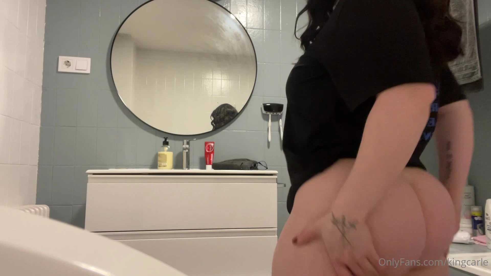 sexy latina milf KingCarle previews her big ass online