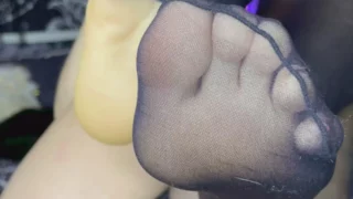 i want you to take them off with your teeth baby(lexiegrll)