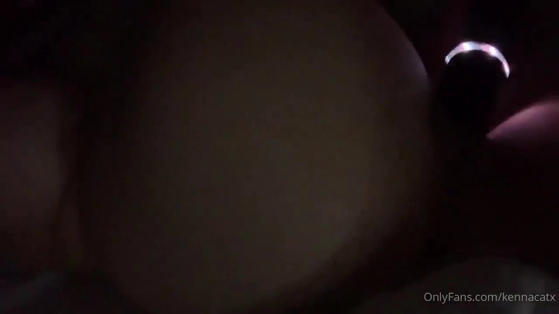 kennacatx masturbating with her vibrator…..she moans so loud