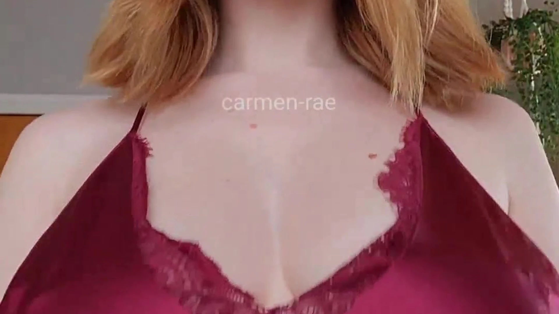 silk and skin just for you….wanna fondle my massive tits(carmen rae)