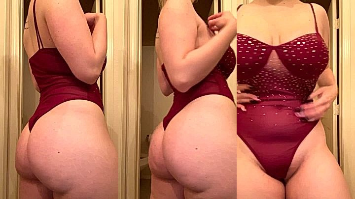 Pawgemily shows off her amazing body to her subscribers