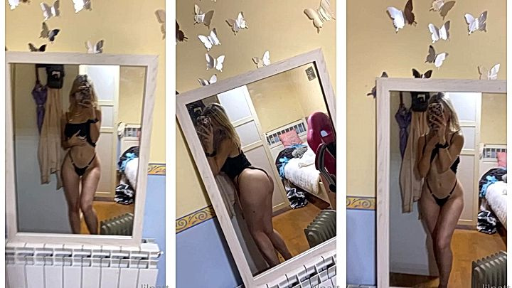 hot chick nattyprincessx couldnt help but show off her amazing ass to her onlyfans subscribers