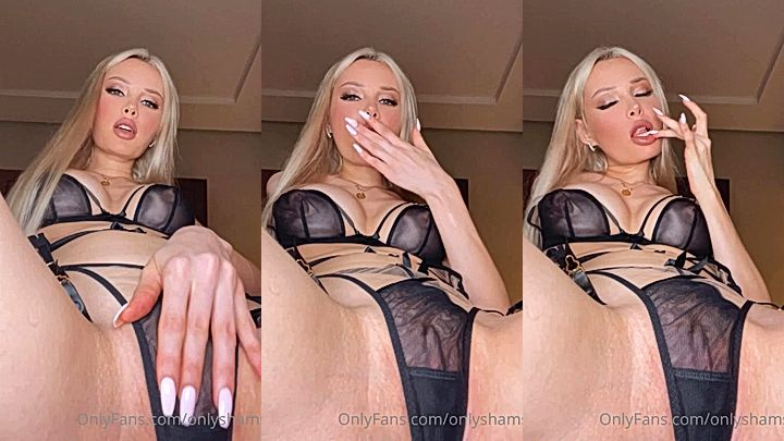 Ivanka peach shows her amazing pussy to her subscribers onlyfans nude leak