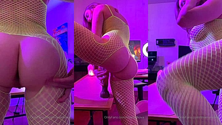 Mia Malkova teases her subscribers by showing off her amazing body leaked onlyfans video