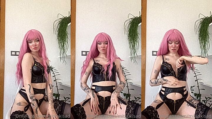 Mia Yokai teases her subscribers with her amazing tits