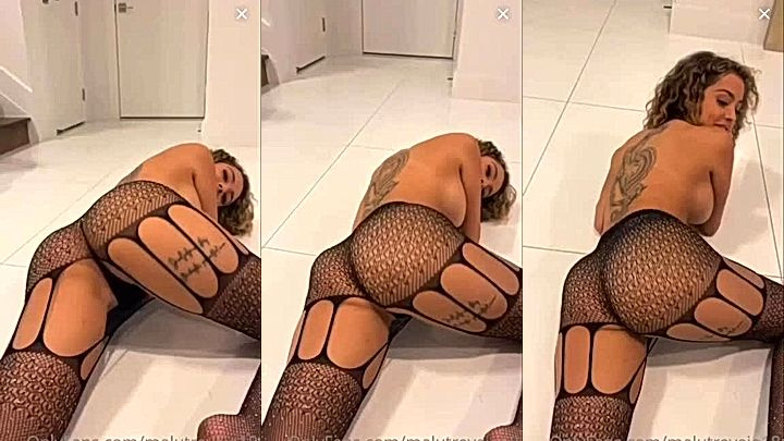 Malu Trevejo shows off her great ass to her subscribers in her sexy lingerie
