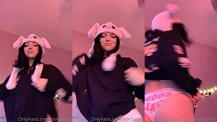 onlyfans model Notdatsrs shakes her ass on video