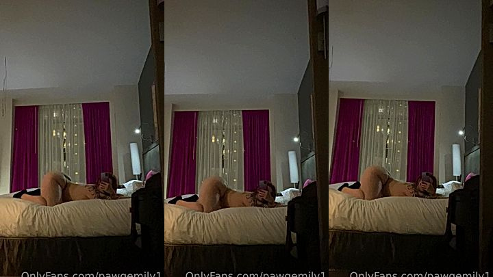 leaked onlyfans video of Pawgemily shaking her big booty on the bed