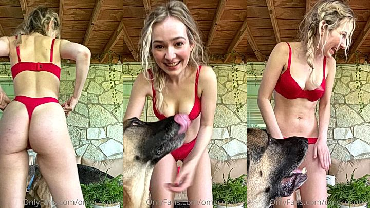 OMGCosplay undresses to show off her amazing ass