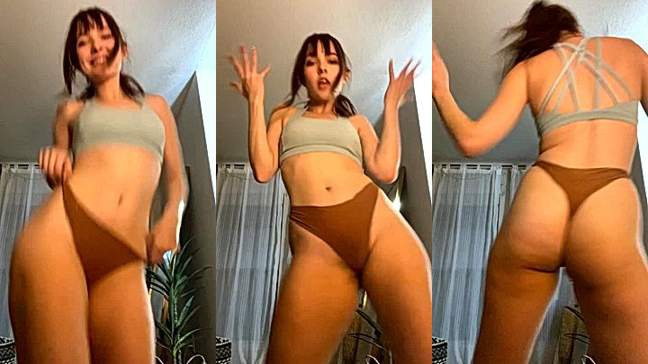 OMGCosplay shows her amazing body to tease her subscribers