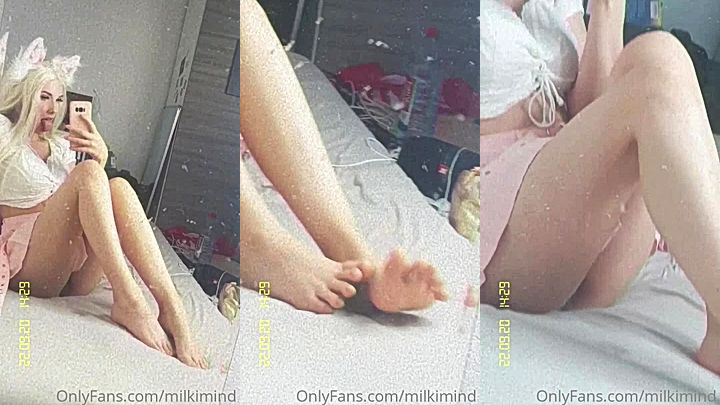 german model Milkimind showing her sexy body and feet….wanna suck them