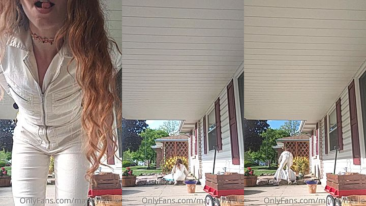 mandyfrizzle video of her in public