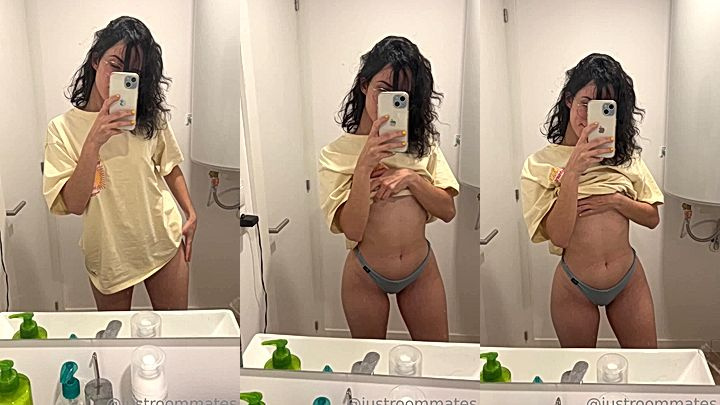 sexy model sarah roomie fondle her tits