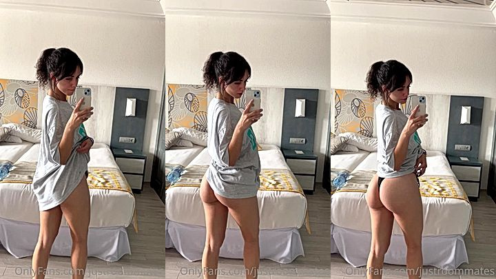 sexy onlyfans model plays wit her wet pussy(sarah roomie)