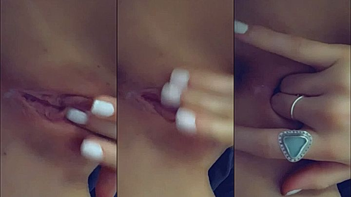 hot model Noemiexlili fingers her wet pussy