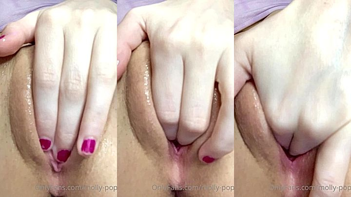 sexy onlyfans model deep two fingers into her pussy