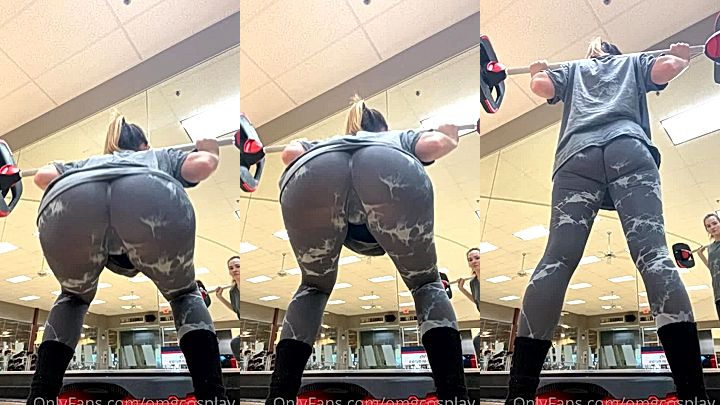 model OMGCosplay wokring out in the gym, tryin gto stay fit and in shape