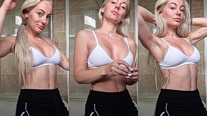 onlyfans model undress and rubs her tits Chloxxhill