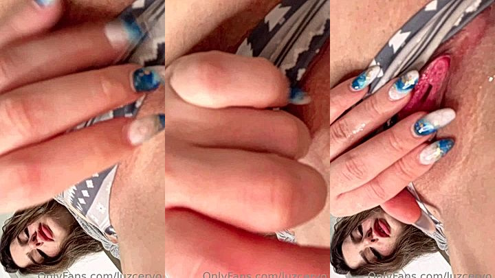 i moan really loud as i finger my wet ass pussy(Luz Cervo)