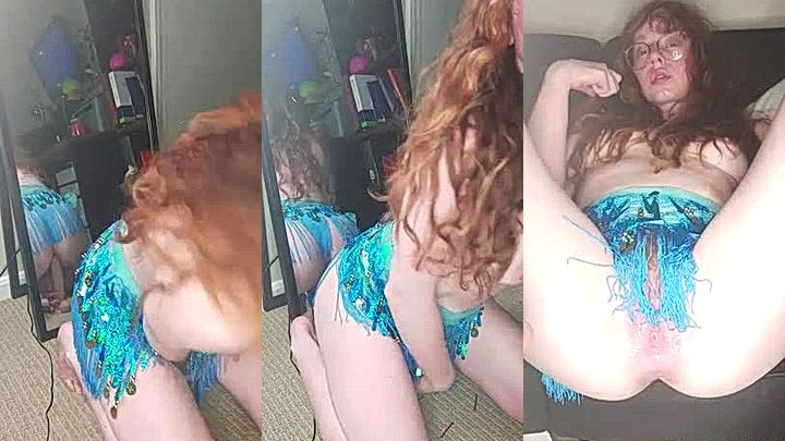 modelmandyfrizzle fingers her wet pussy