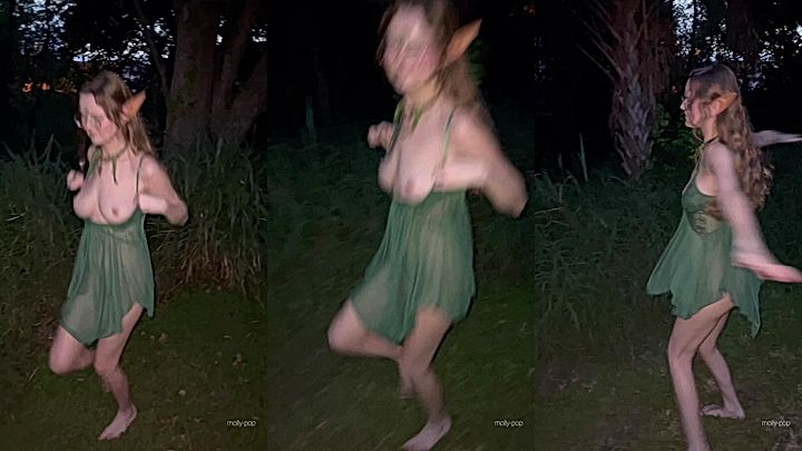 molly-pop took out her boobs in publick