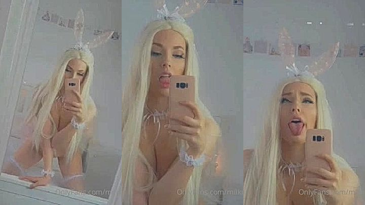 onlyfans model Milkimind shows off her body in the bathroom