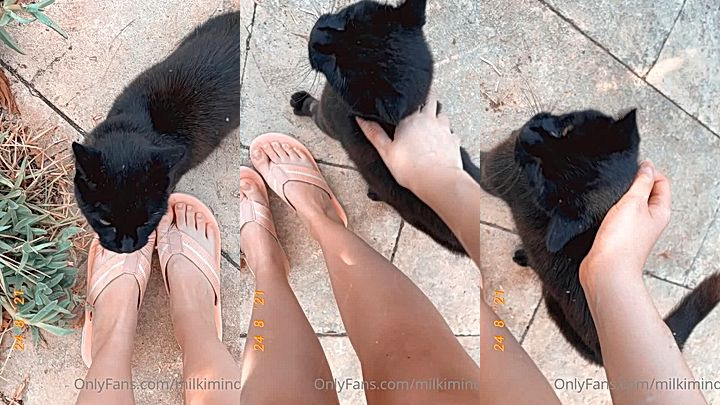 onlyfans model Milkimind shows her neatly pedicured feet and her pet cats