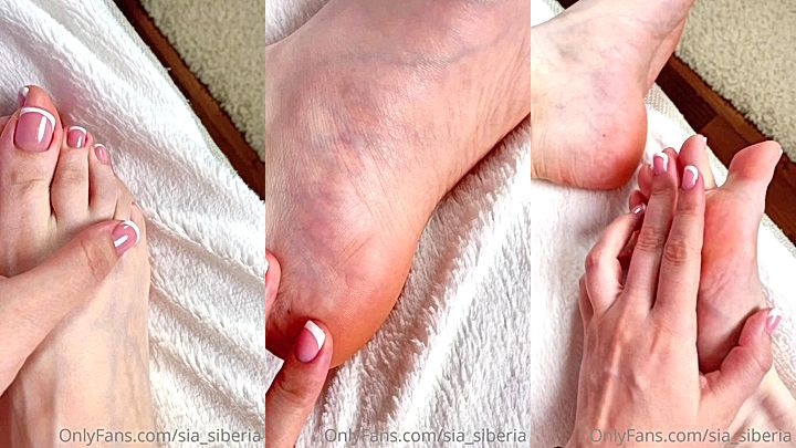 Sia Siberia teases her onlyfans subscribers with her nice looking feet