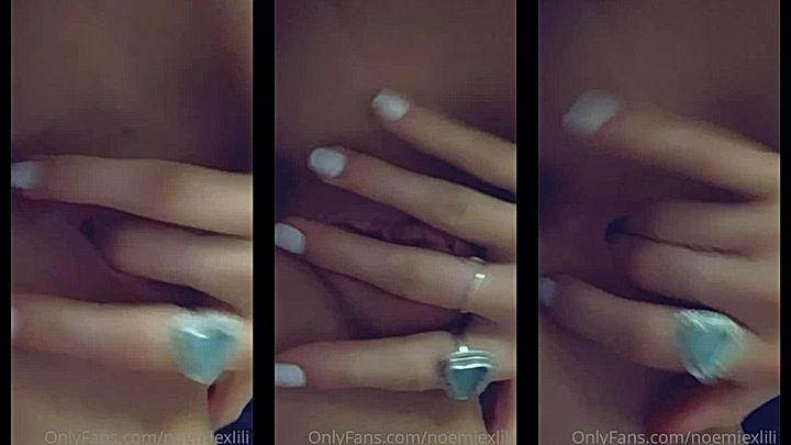 sexy model finger her wet ass pussy(Noemiexlili)