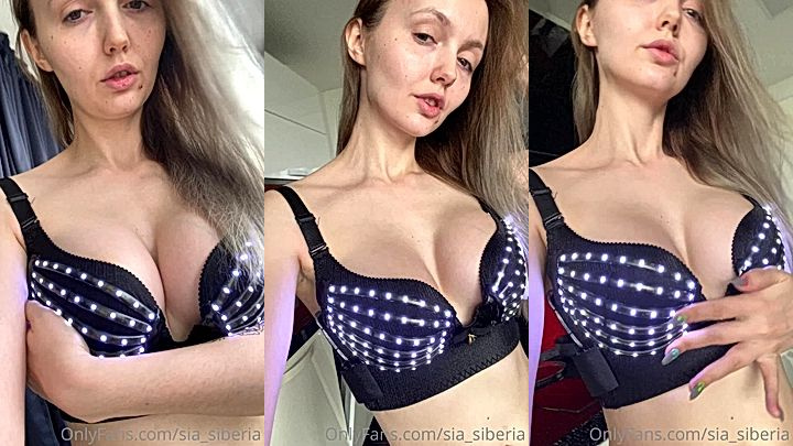 hot chick Sia Siberia shows off her amazing glowing leaked onlyfans video