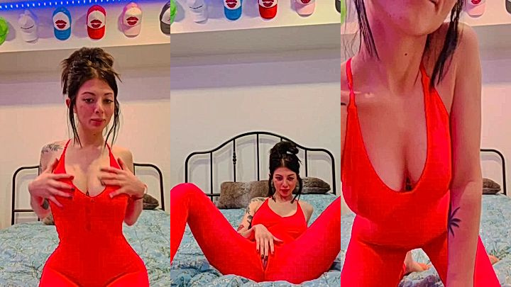 hot model make teasing video showing her big tits Noemiexlili