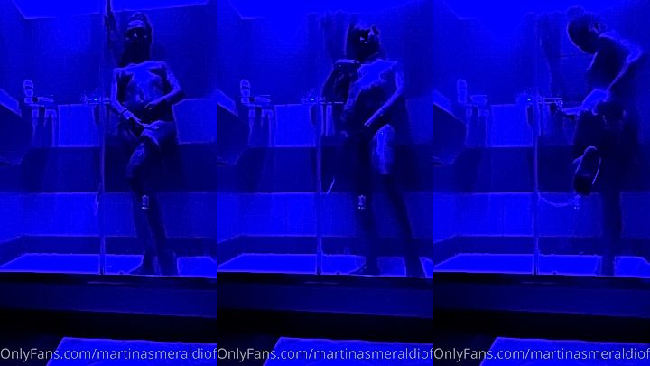 Martina Smeraldi showing off herself in the blue room onlyfans leak