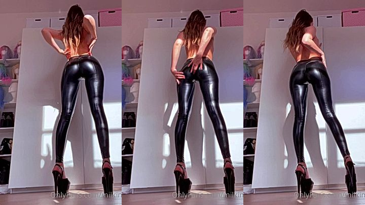 Milkimind waring black tight pants onlyfans
