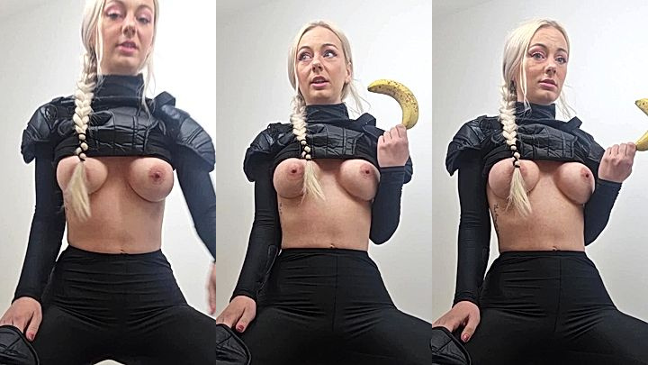 onlyfans model Chloxxhill tease while showing big tits
