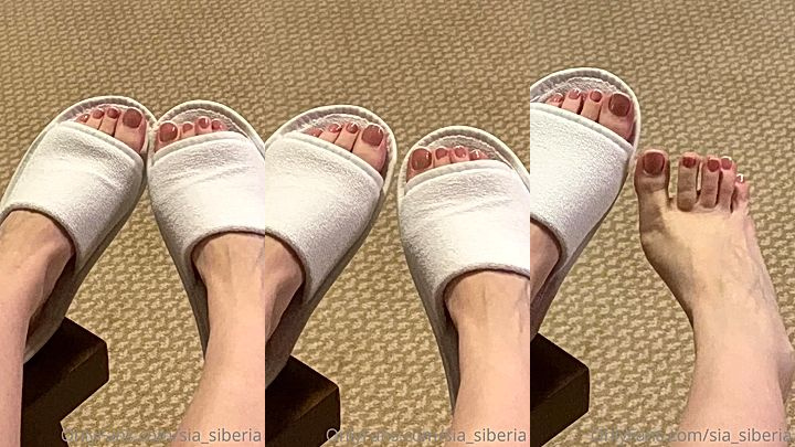 Sia Siberia shows off her amazing feets to please her subscribers