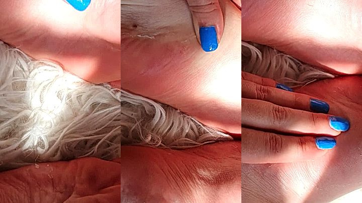 onlyfans model Chloxxhill shows her pedicure
