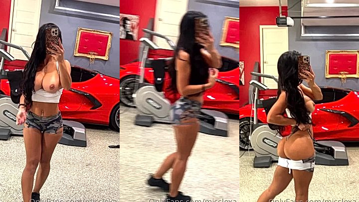 Miss Lexa shows off her big tits and ass naked in mirror video