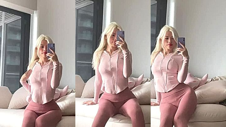 Sexy blonde chick Diakimeko mirror selfie onlyfans