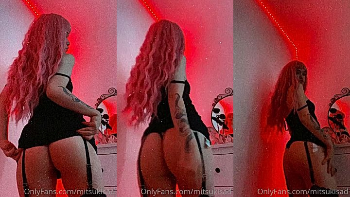 Mia Yokai couldnt help but show off her amazing ass to her subscribers