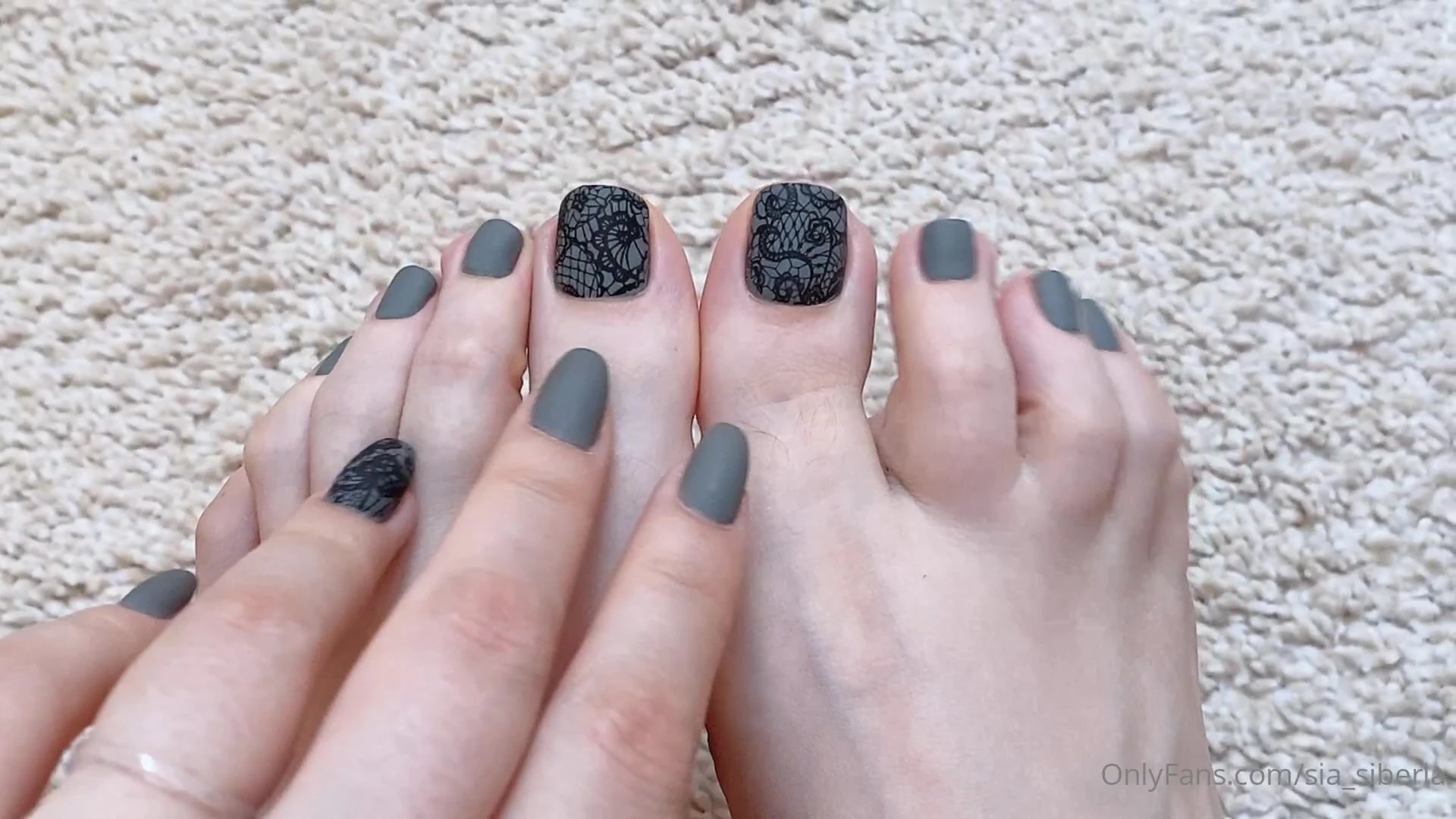 onlyfans model sia siberia post feet pictures