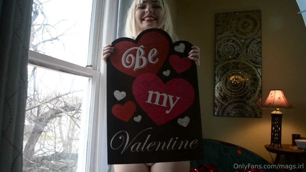 OMGCosplay teases her onlyfans subscribers by covering up her sexy body with a card