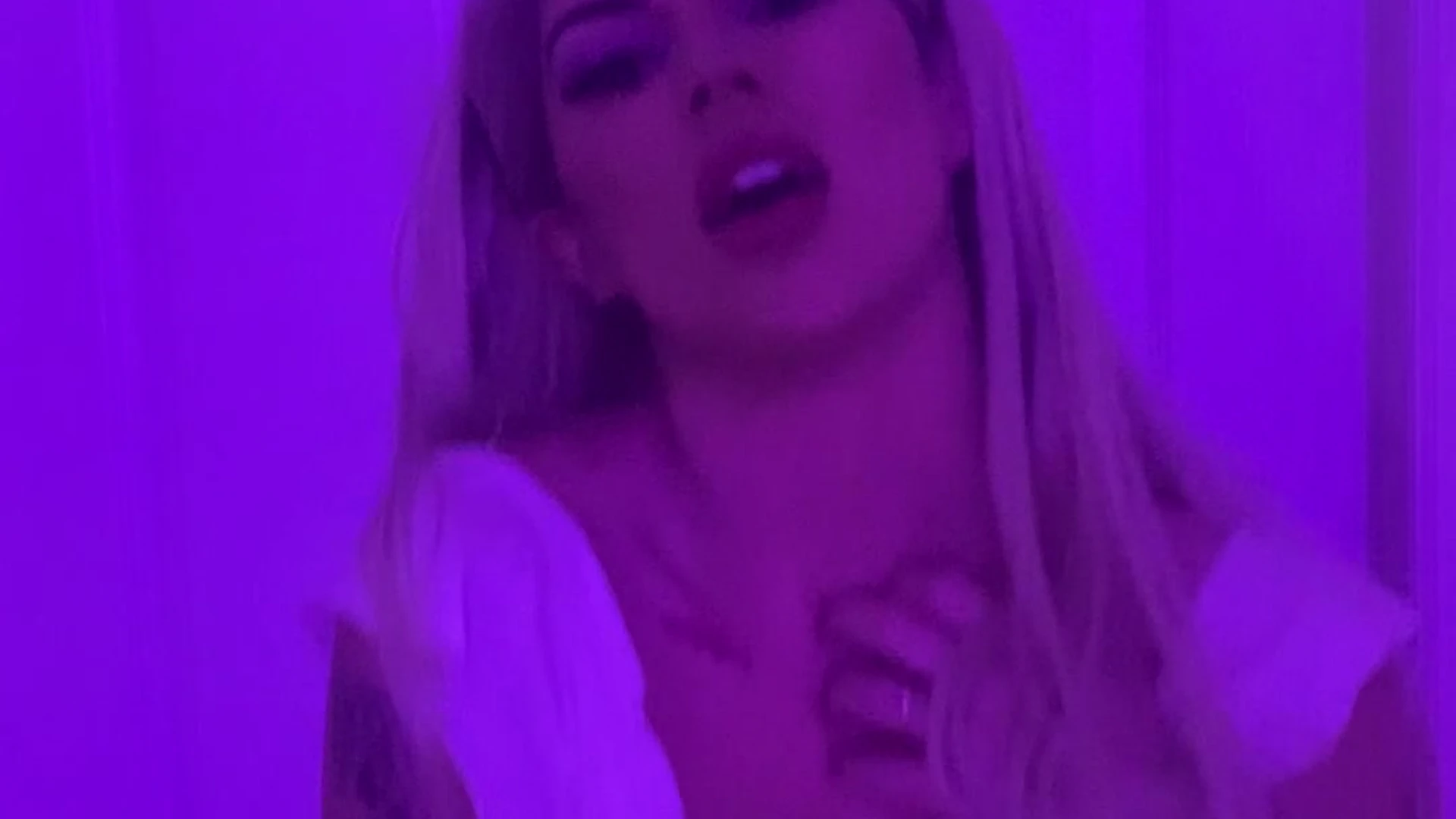 my back hurts from carry this huge titties(kennacatx)